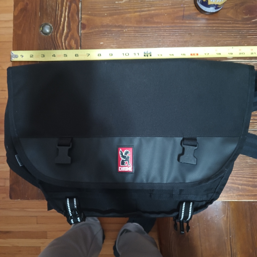 Chrome Black Messenger Bag - Picture 10 of 10